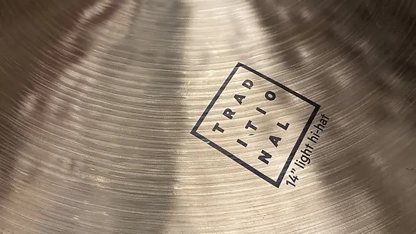File:Istanbul Agop Traditional 14" Light Hi-Hat 2.jpg