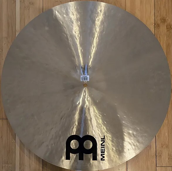 File:Meinl Symphonic 22" Suspended 3.jpg