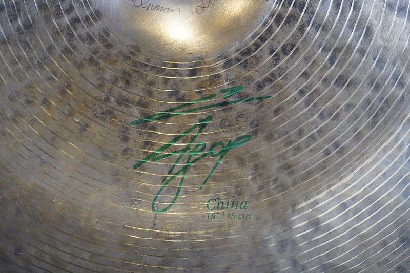 File:Istanbul Agop Signature 18" China 2.jpg