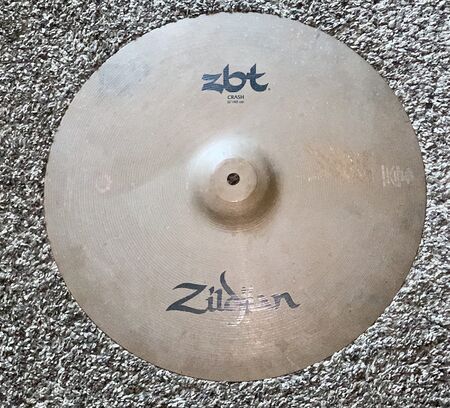 Zildjian ZBT 16 Crash 1.jpg