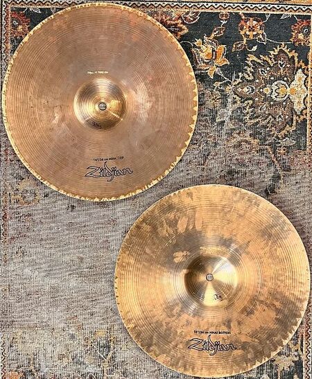 A Avedis 14" Hihat 4.jpg