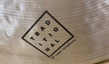 Istanbul Agop Traditional 18" Super Symphonic 2.jpg