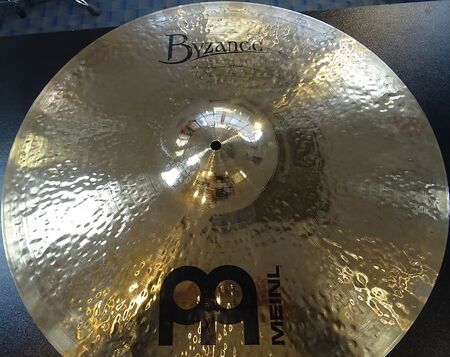 Byzance Brilliant 22" Heavy Hammered Crash 1.jpg