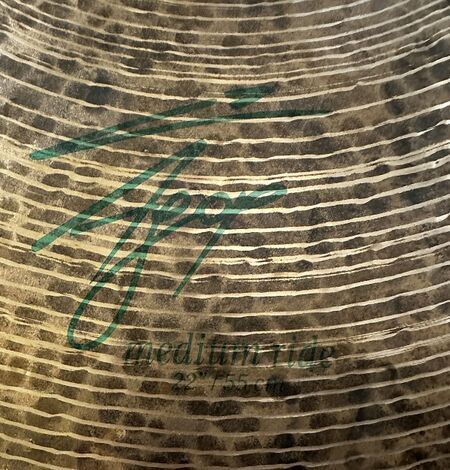 Istanbul Agop Signature 22" Medium Ride 2.jpg
