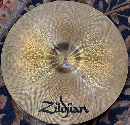 Zildjian ZHT 20 Medium Ride 3.jpg
