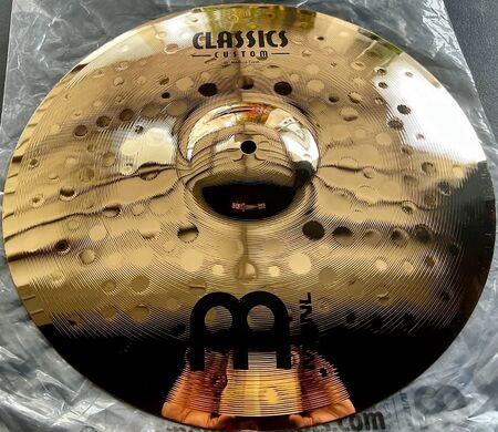 Meinl Classics Custom Brilliant 16" Medium Crash 1.jpg