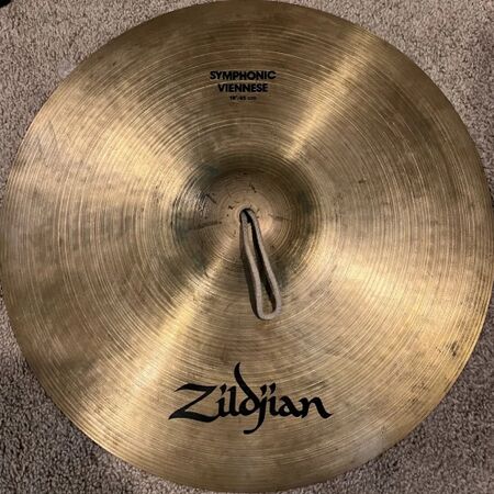 A Zildjian 18 Symphonic Viennese 2.jpg