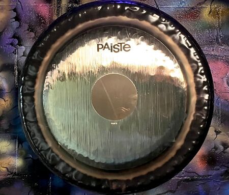 Paiste 28" Symphonic Gong 1.jpg