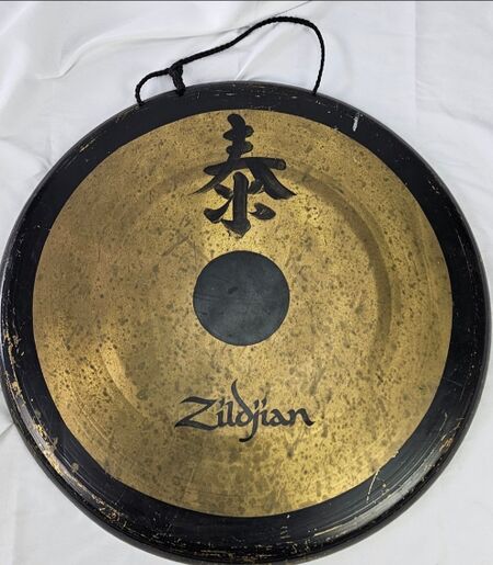 Zildjian 30" Taiwan Gong 1.jpg