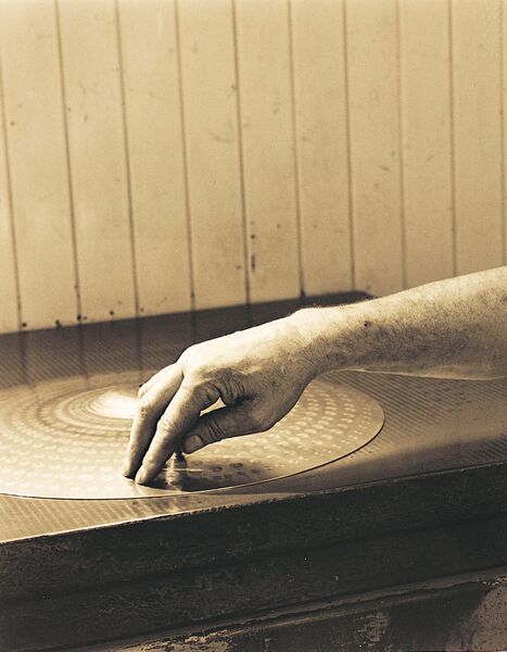 File:Checking flatness.jpg