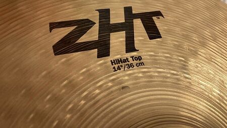 Zildjian ZHT 14 Hi-Hat 1.jpg