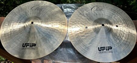 UFIP Class 15" Medium Hi-Hat 1.jpg