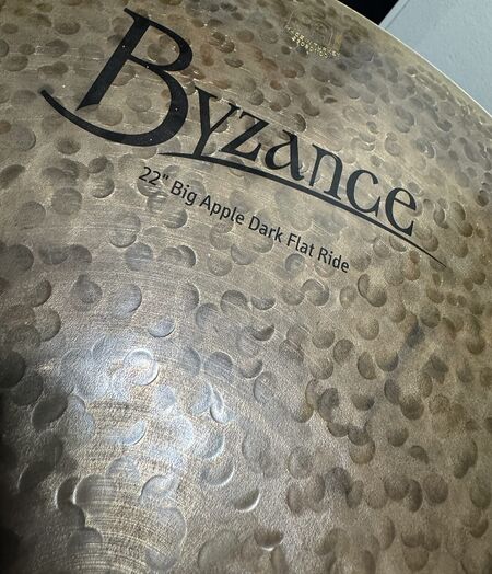 Meinl Byzance Dark 22" Big Apple Flat Ride 2.jpg