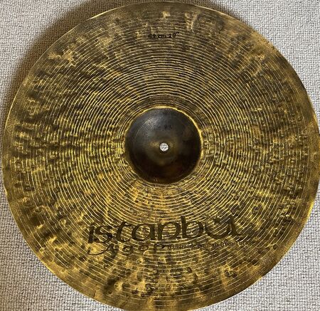 Istanbul Agop Custom Special Edition 18" Jazz Ride 3.jpg