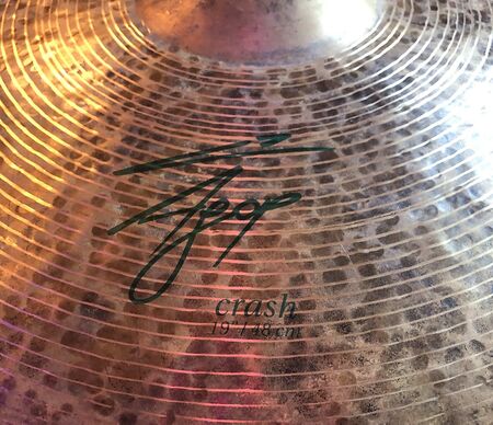 Istanbul Agop Signature 19" Crash 2.jpg
