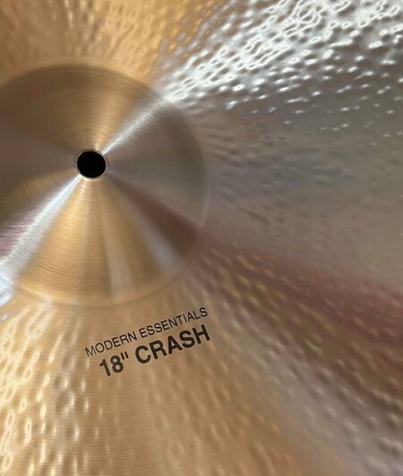 Paiste Formula 602 Modern Essentials 18" Crash 2.jpg